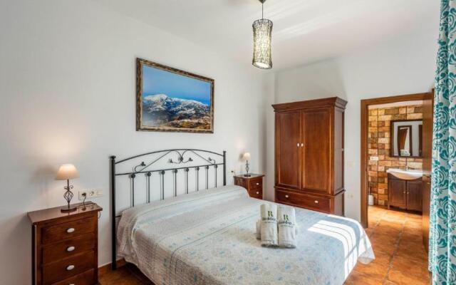 Casa Rural Sierra de las Nieves Yunquera by Ruralidays