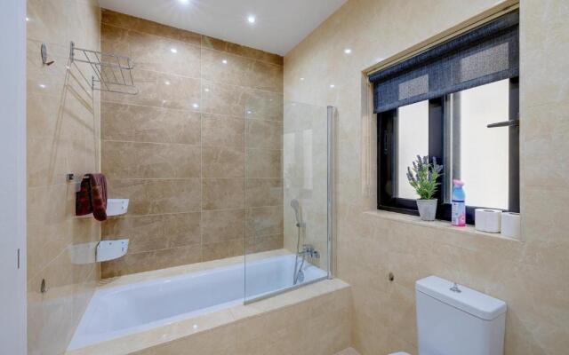 Stylish 3 Bedroom Holiday Apartment in St Julians