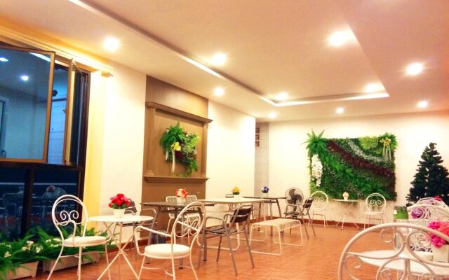 Klang Muang at Nongkhai Hotel