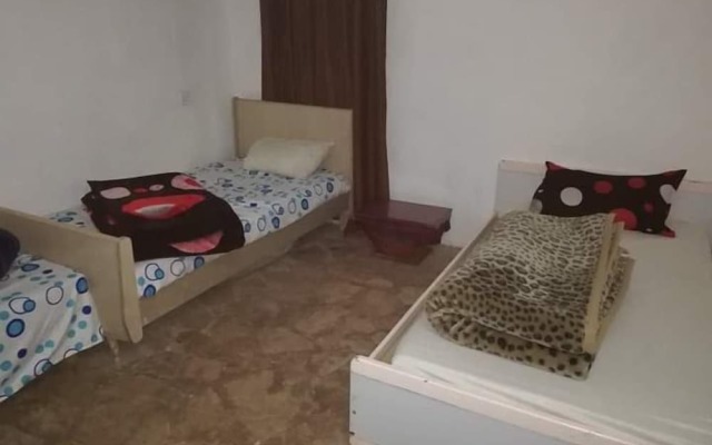 Trajan Guest House - Hostel