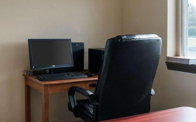 Econo Lodge Inn & Suites Farmington