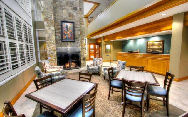 Greystone Lodge on the River
