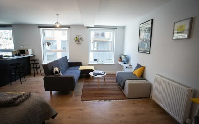 Studio flat with free Parking