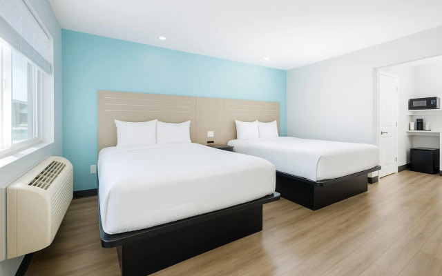 Travelodge by Wyndham LAX