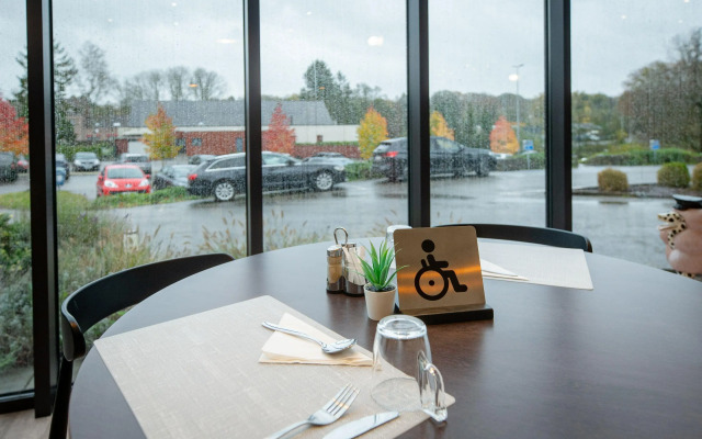 Hotel & Aparthotel Casteau Resort Mons