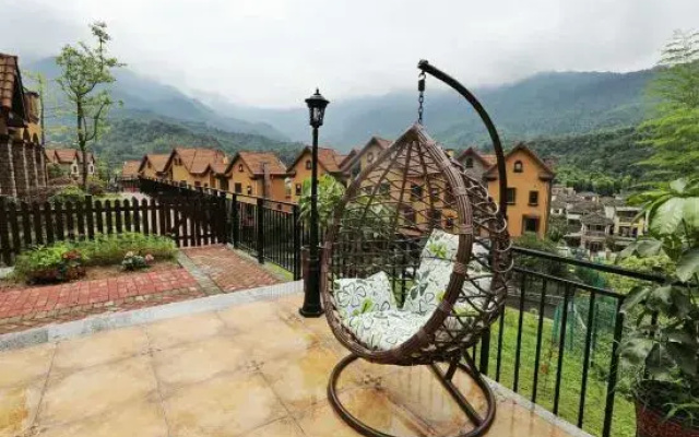 Yunzhong Manbu Banshan Huashu Hotel