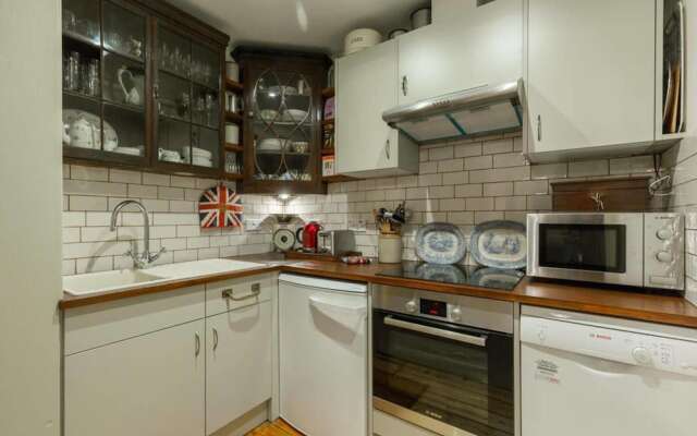 Heart Of Rose Street Quirky Antique Apartment