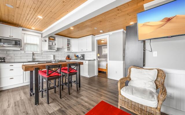 Lakeside Serenity Retreat 10