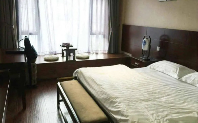 Dali Encounter Hotel