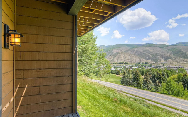 Ridgepoint Townhomes by East West Hospitality