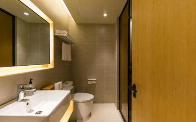 Ji Hotel (Shanghai Hongqiao Airport Qixin Road)