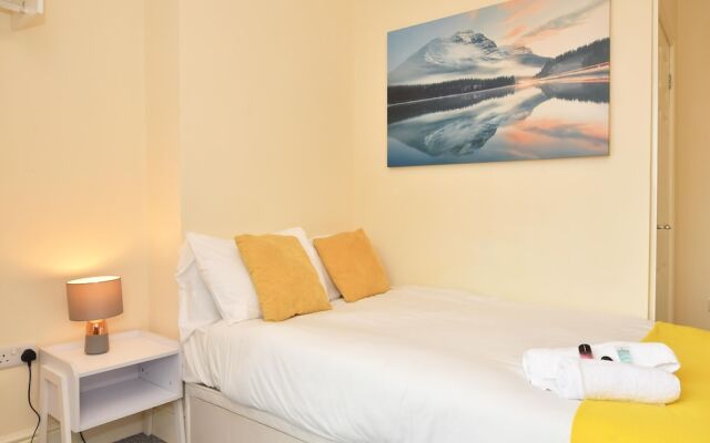 Townhouse @ 178 Ruskin Road Crewe