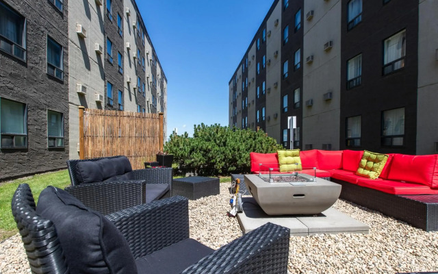 Travelodge by Wyndham Edmonton West