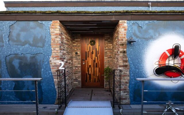 PETALS TOKYO - Floating Hotel