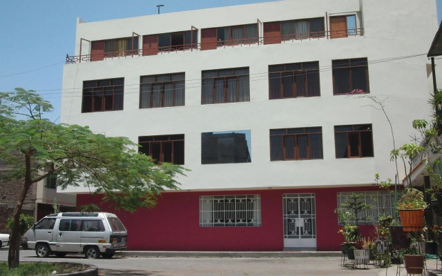 Hostal Victor - Lima Airport Hostel