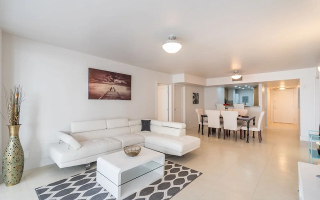 Stunning Balcony Views 3 Bedroom