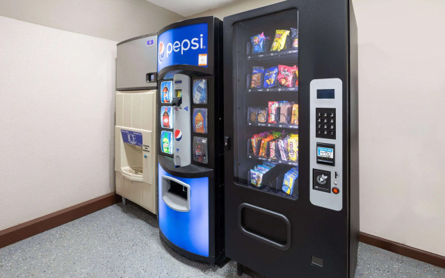 Super 8 by Wyndham Summersville/New River National Park