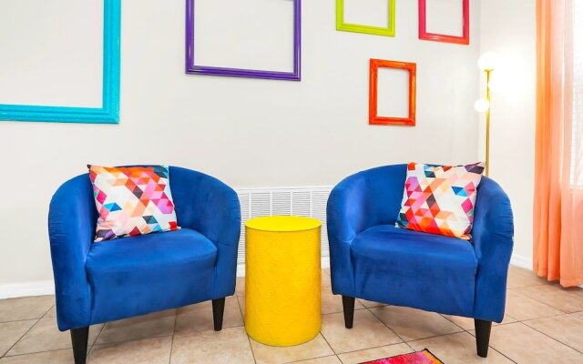 Lake View Getaway: Pool, Game Room, Theming!