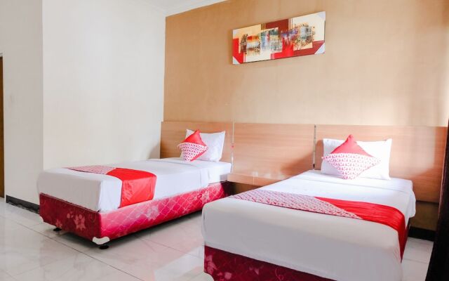 OYO 888 Grand Ijen Guest House