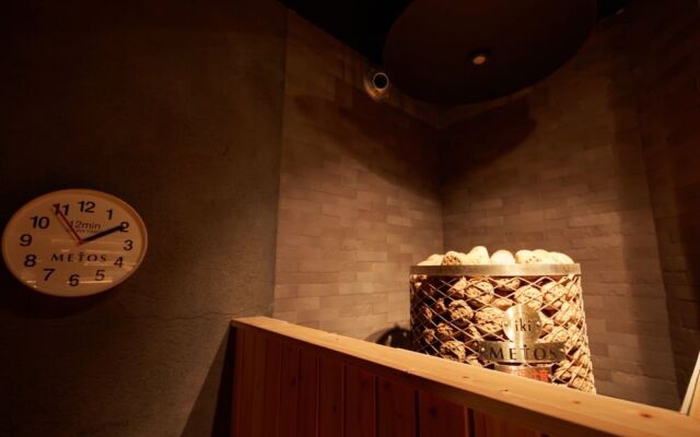 Rembrandt Cabin and Spa Shimbashi - Caters to Men