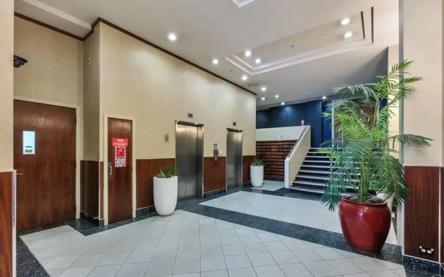 JHT - Carpark, 2 BRM Apartment, Next to Uni