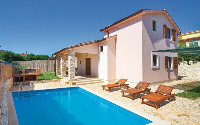 Awesome Home in Liznjan With Wifi and 2 Bedrooms