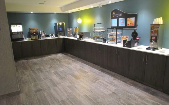 Days Inn and Suites Airdrie