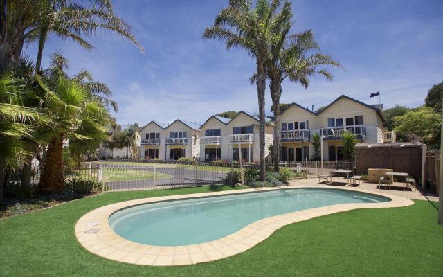 Boathouse Resort Studios & Suites