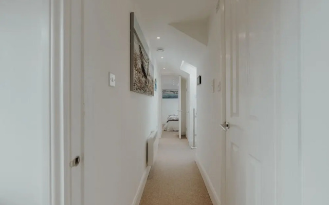Stylish and Modern 2-bed Apartment in Herne Bay