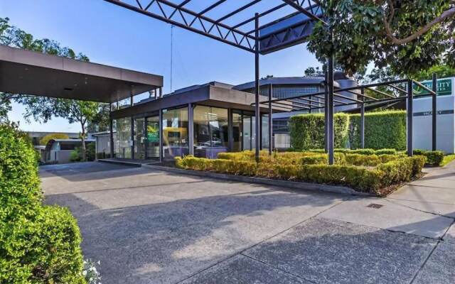 Melbourne Kew Central Apartment Hotel