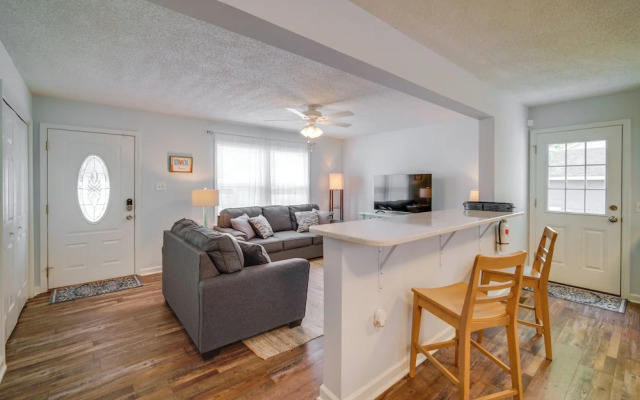 Pet-friendly Villas Vacation Rental: Walk to Bay