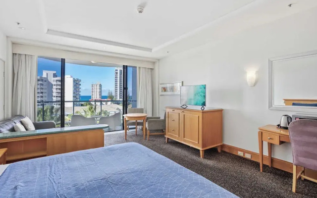 Surfers Paradise Studio with Ocean Views