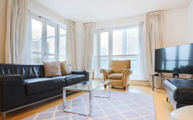 Apartment With Stunning Views of Canary Wharf