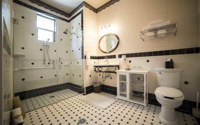 ForFriends Inn Bed and Breakfast