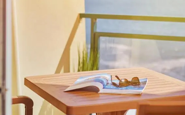 Lovely apartment with pool and sea view