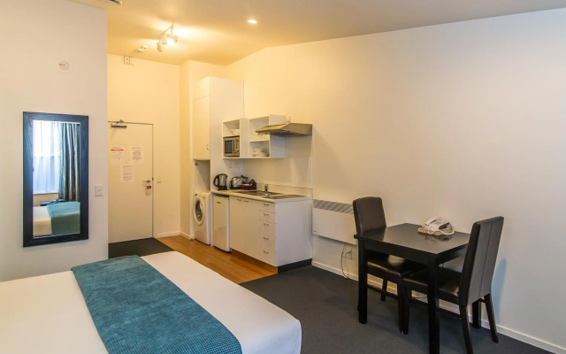 Gilmer Apartment Hotel