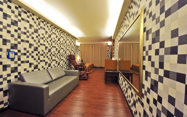 Carnival Motel