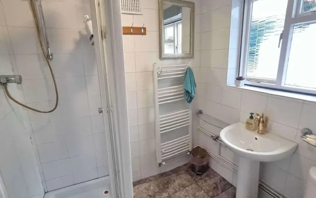 Canterbury - Sleeps 7 - Pet-friendly With Garden