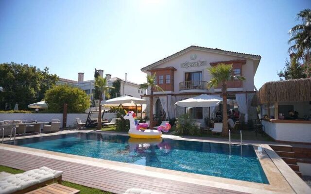 Şerefe Hotel Alaçatı