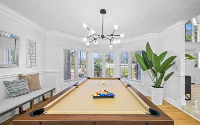 Exquisite Villa With Pool&games- 18 Guests