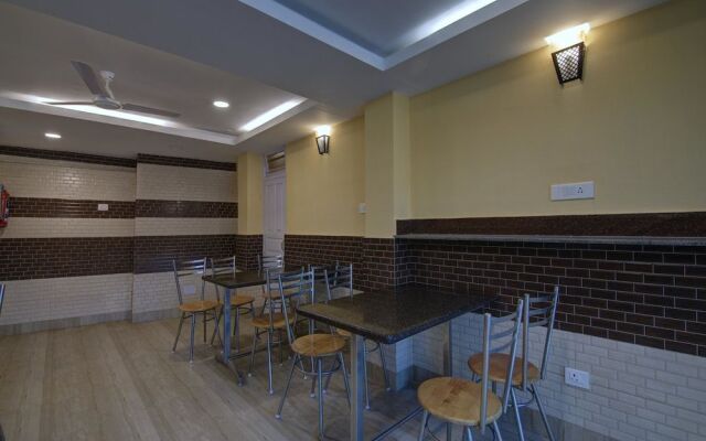 OYO 13465 Greendot Hotel