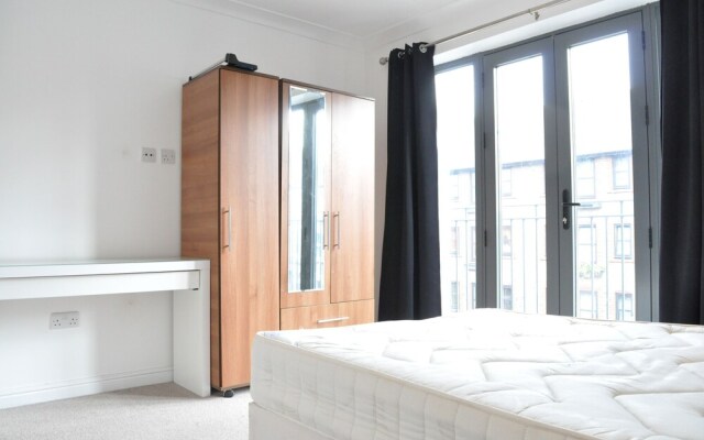 Spacious Contemporary 2 Bedroom Flat Near Camberwell
