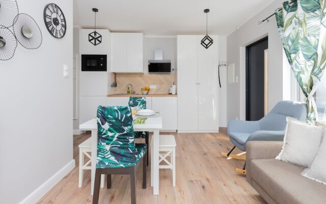 Coast Apartment With Terrace by Renters