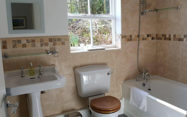 Nant yr Onnen B&B and Ysgubor Holiday Cottage