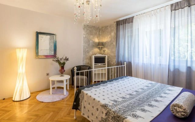 Artistic chill art apartment 2+2.Centar of Split.