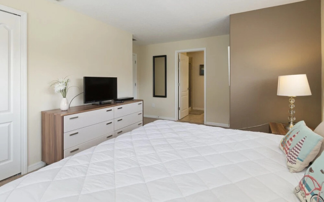 Paradise Palms 8869