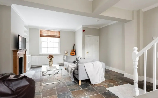 Platinum House in Camden 9956