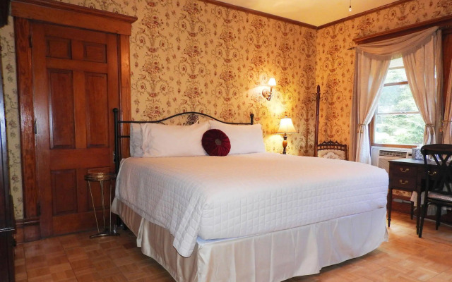 Champaign Garden Inn