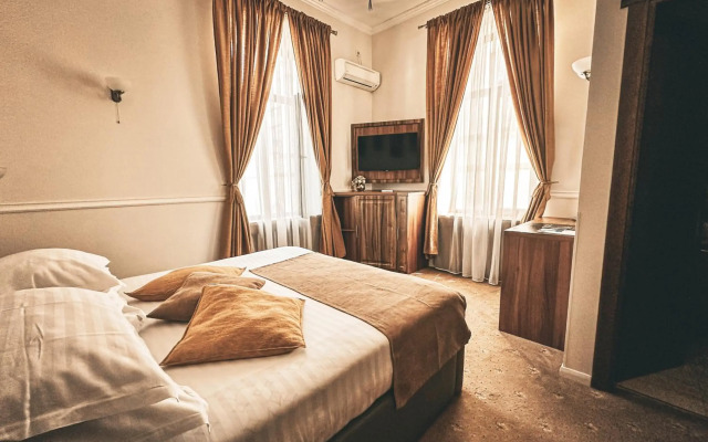 La Strada Boutique Villa