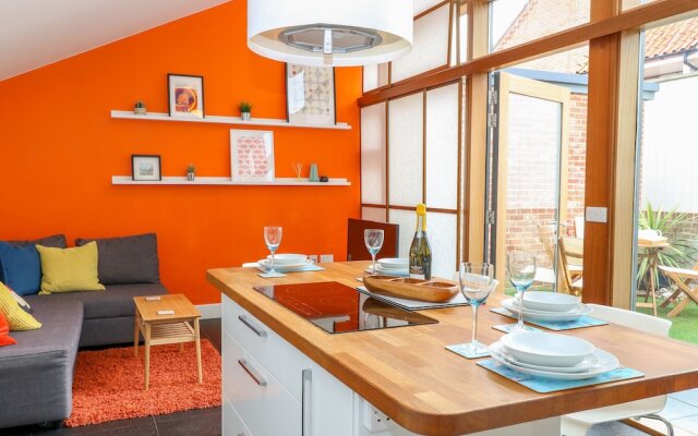 3 Frazers Court